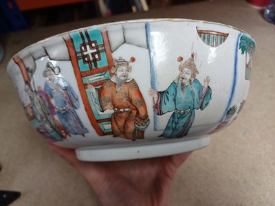 Lot 150 - A CHINESE FAMILLE-ROSE 'FIGURATIVE' BOWL
