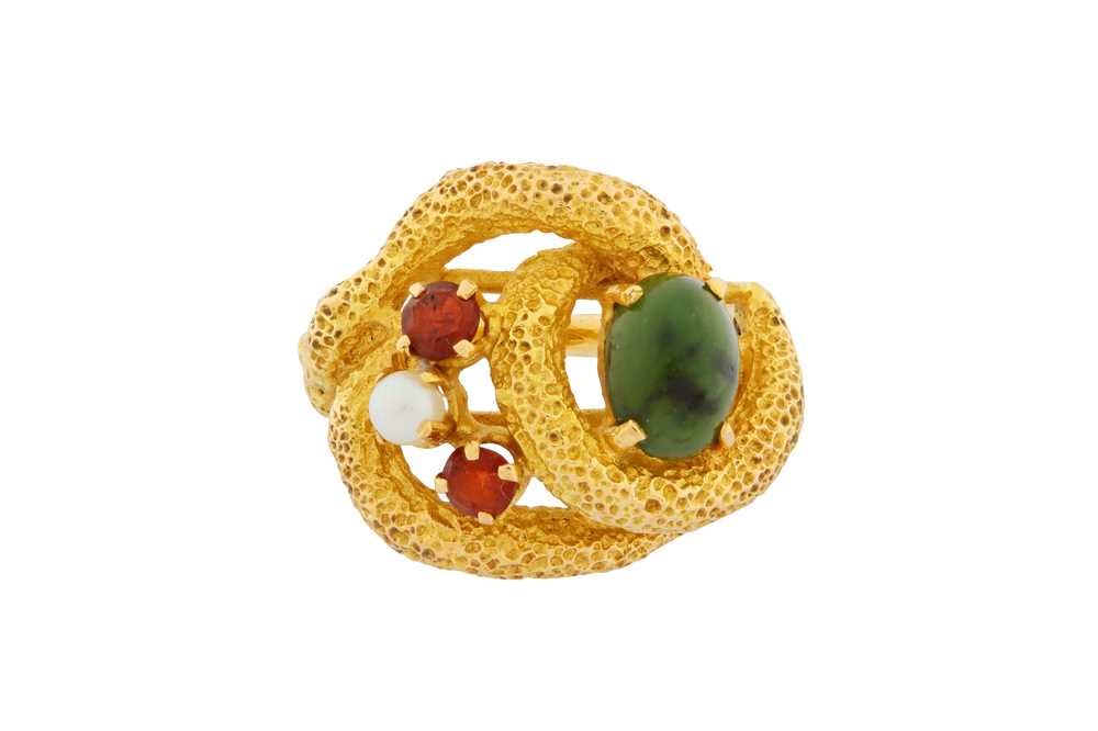 Lot 159 - A MULTI GEM-SET RING