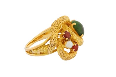 Lot 159 - A MULTI GEM-SET RING