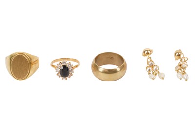 Lot 12 - THREE RINGS AND A PAIR OF EARRINGS