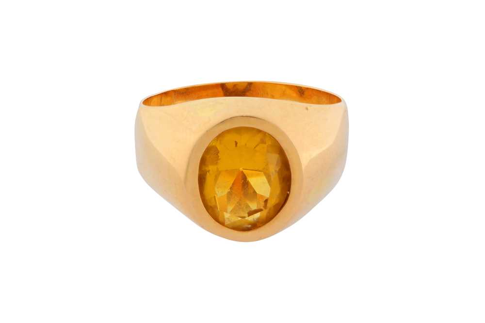 Lot 142 - A CITRINE RING