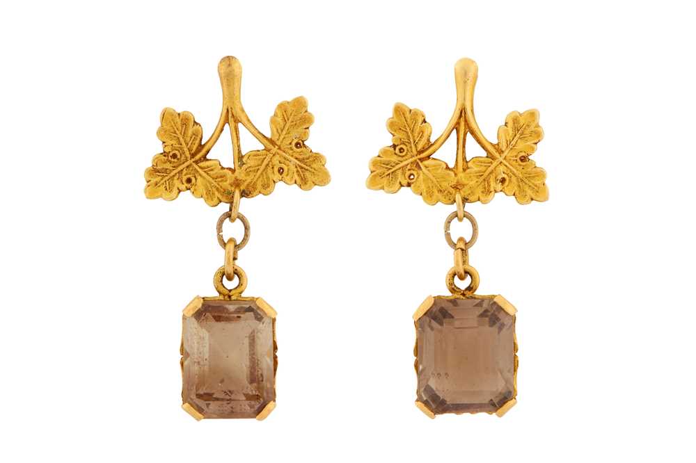 Lot 148 - A PAIR OF SMOKY QUARTZ EARRINGS