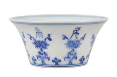 Lot 119 - A CHINESE BLUE AND WHITE BOWL