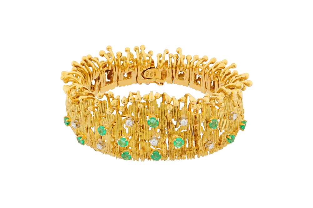 Lot 183 - AN EMERALD AND DIAMOND BRACELET