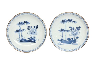 Lot 682 - A PAIR OF CHINESE BLUE AND WHITE 'FLORAL' NANKING CARGO DISHES