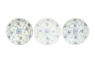 Lot 248 - A GROUP OF THREE CHINESE BLUE AND WHITE TEK SING CARGO DISHES