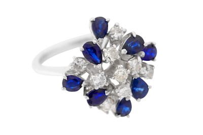Lot 2 - A SAPPHIRE AND DIAMOND RING