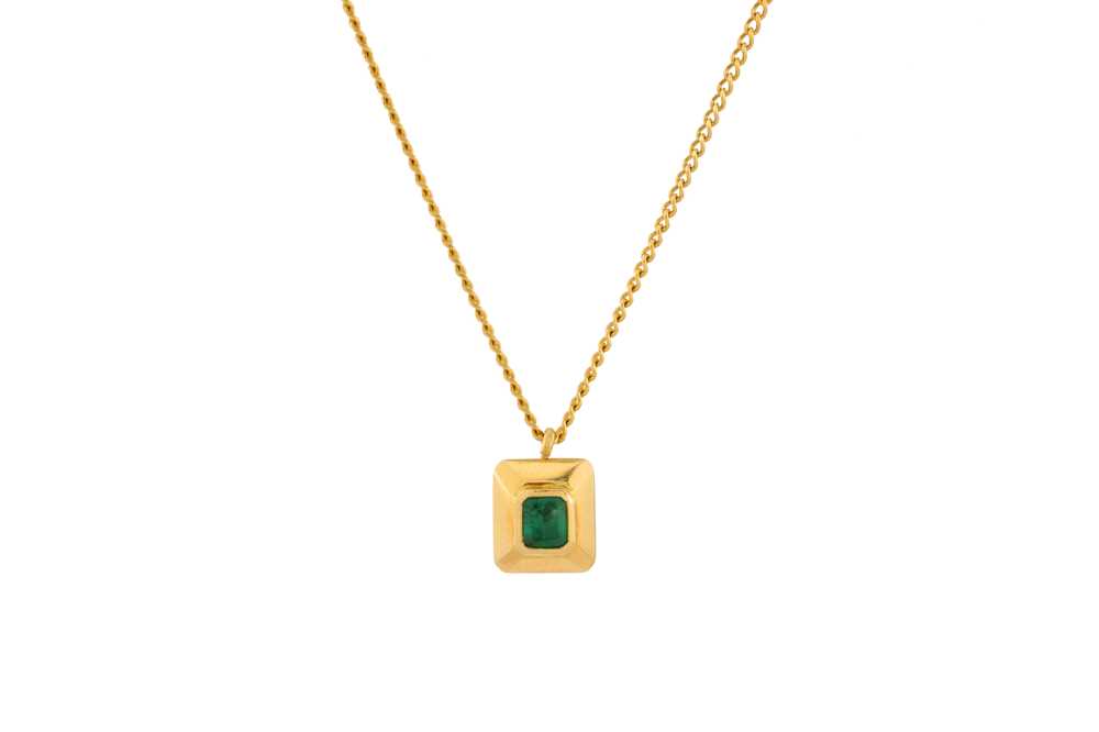 Lot 131 - AN EMERALD PENDANT NECKLACE