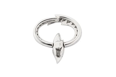 Lot 27 - A DIAMOND PENDANT