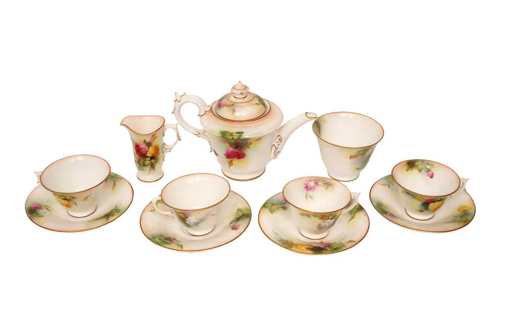 Lot 186 - AN EDWARDIAN HAND PAINTED ROYAL WORCESTER TEA SERVICE, DATE MARK FOR 1907