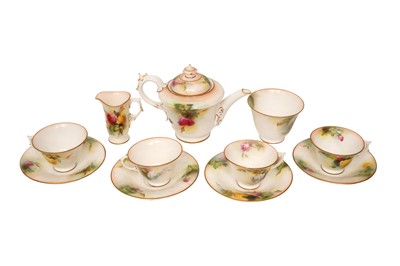 Lot 186 - AN EDWARDIAN HAND PAINTED ROYAL WORCESTER TEA SERVICE, DATE MARK FOR 1907