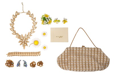 Lot 29 - A GROUP OF COSTUME JEWELLERY AND A BEAD-WORK CLUTCH BAG
