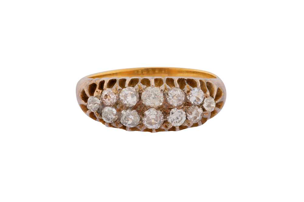 Lot 6 - A DIAMOND RING