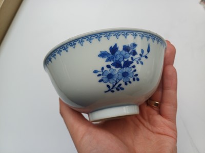 Lot 351 - A PAIR OF CHINESE BLUE AND WHITE 'BLOSSOMS' BOWLS