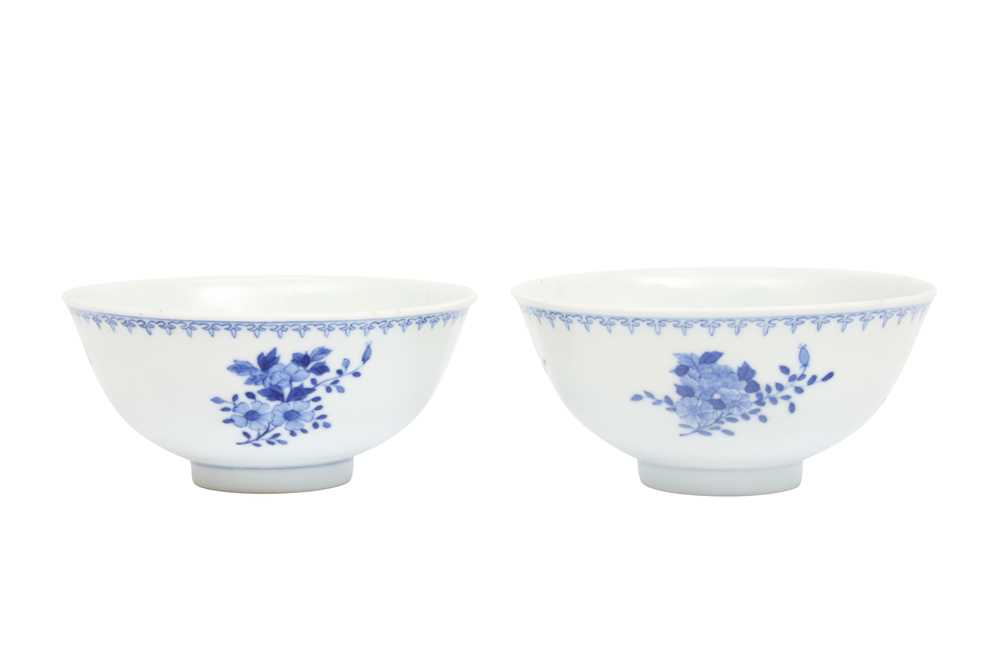 Lot 351 - A PAIR OF CHINESE BLUE AND WHITE 'BLOSSOMS' BOWLS