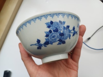 Lot 351 - A PAIR OF CHINESE BLUE AND WHITE 'BLOSSOMS' BOWLS