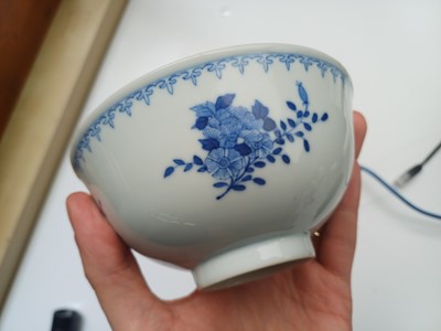 Lot 351 - A PAIR OF CHINESE BLUE AND WHITE 'BLOSSOMS' BOWLS