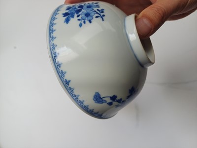 Lot 351 - A PAIR OF CHINESE BLUE AND WHITE 'BLOSSOMS' BOWLS