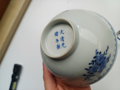 Lot 351 - A PAIR OF CHINESE BLUE AND WHITE 'BLOSSOMS' BOWLS