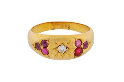 Lot 42 - A RUBY AND DIAMOND RING