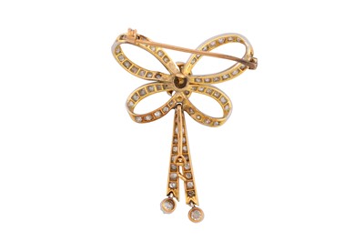 Lot 58 - A DIAMOND BOW BROOCH