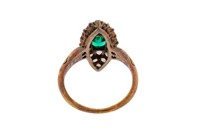 Lot 50 - AN EMERALD AND DIAMOND RING