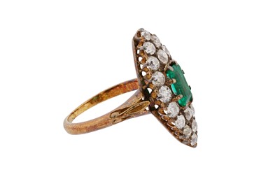 Lot 50 - AN EMERALD AND DIAMOND RING