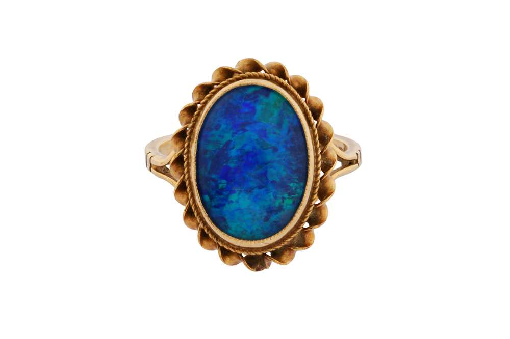 Lot 116 - A BLACK OPAL TRIPLET RING