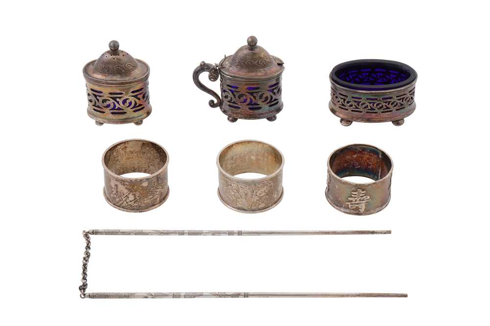 Lot 252 - A pair of early 20th century Chinese export silver napkin rings, Shanghai circa 1930 retailed by Sun Kee of Hong Kong