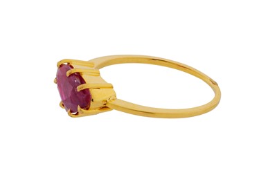 Lot 95 - A SINGLE-STONE RUBY RING