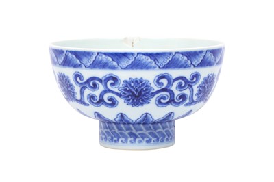 Lot 431 - A CHINESE BLUE AND WHITE 'LOTUS' BOWL