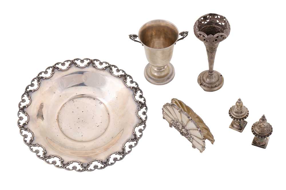 Lot 241 - A mixed group of silver