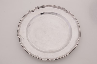 Lot 333 - Three Alexander III late 19th century Russian 84 zolotnik silver dinner plates, Moscow 1883 by Vasilly Sergeevich Sikachev (est. 1883)