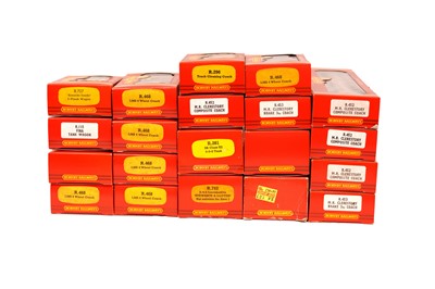 Lot 306 - A MIXED GROUP OF HORNBY OO GAUGE ROLLING STOCK AND LOCOMOTIVES