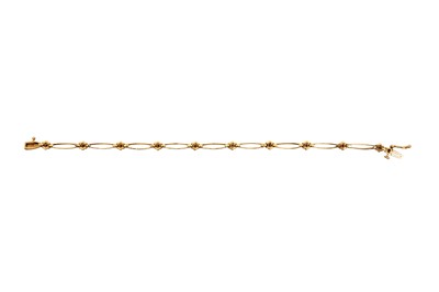 Lot 24 - A DIAMOND BRACELET