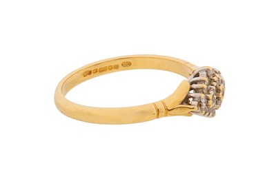 Lot 12 - AN 18CT GOLD DIAMOND CLUSTER RING, CIRCA 1997