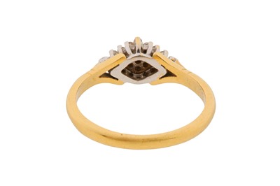 Lot 12 - AN 18CT GOLD DIAMOND CLUSTER RING, CIRCA 1997