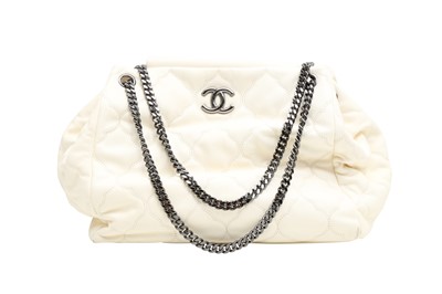 Lot 314 - Chanel Ivory Cells Accordion Shoulder Tote