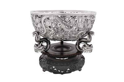 Lot 108 - A late 19th / early 20th century Chinese export silver bowl on stand, Canton circa 1900, marked Sui Chang, retailed by Wang Hing