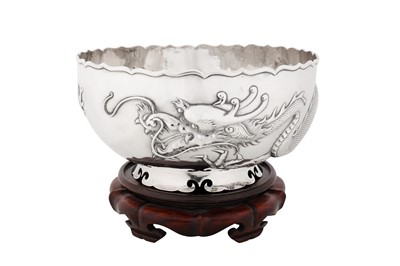 Lot 100 - An early 20th century Chinese export silver bowl, Shanghai circa 1910, marked Hou Xiang, retailed by Wang Hing