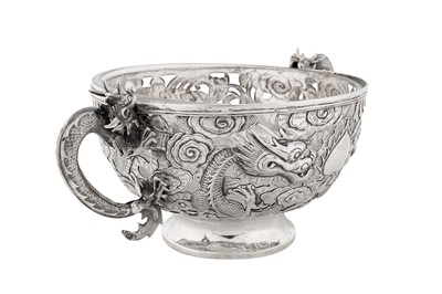 Lot 97 - An early 20th century Chinese export silver twin handled bowl, Canton circa 1910, marked Zhuo, retailed by Kwon Man Shing of Hong Kong
