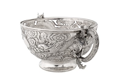 Lot 97 - An early 20th century Chinese export silver twin handled bowl, Canton circa 1910, marked Zhuo, retailed by Kwon Man Shing of Hong Kong