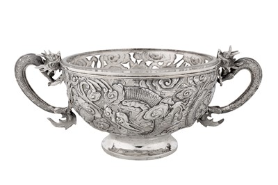 Lot 97 - An early 20th century Chinese export silver twin handled bowl, Canton circa 1910, marked Zhuo, retailed by Kwon Man Shing of Hong Kong