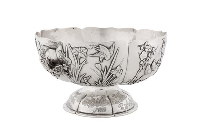 Lot 99 - An early 20th century Chinese export silver twin handled bowl, Canton or Hong Kong circa 1920, marked De Long
