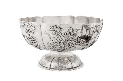 Lot 99 - An early 20th century Chinese export silver twin handled bowl, Canton or Hong Kong circa 1920, marked De Long