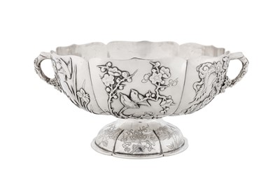 Lot 99 - An early 20th century Chinese export silver twin handled bowl, Canton or Hong Kong circa 1920, marked De Long