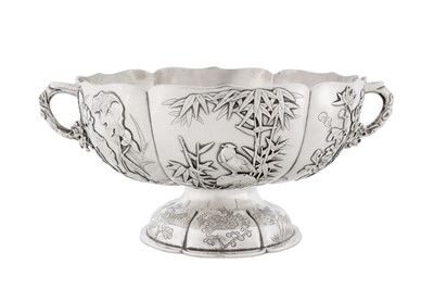 Lot 99 - An early 20th century Chinese export silver twin handled bowl, Canton or Hong Kong circa 1920, marked De Long