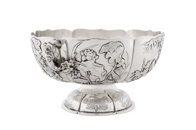 Lot 99 - An early 20th century Chinese export silver twin handled bowl, Canton or Hong Kong circa 1920, marked De Long