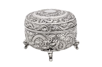 Lot 115 - An early 20th century Chinese export silver box, Canton circa 1910 marked Zhuo, retailed by Kwon Man Shing of Hong Kong