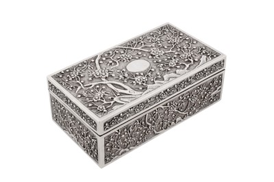 Lot 106 - An early 20th century Chinese export silver box, Shanghai circa 1910, marked Xiang Long, retailed by Hung Chong